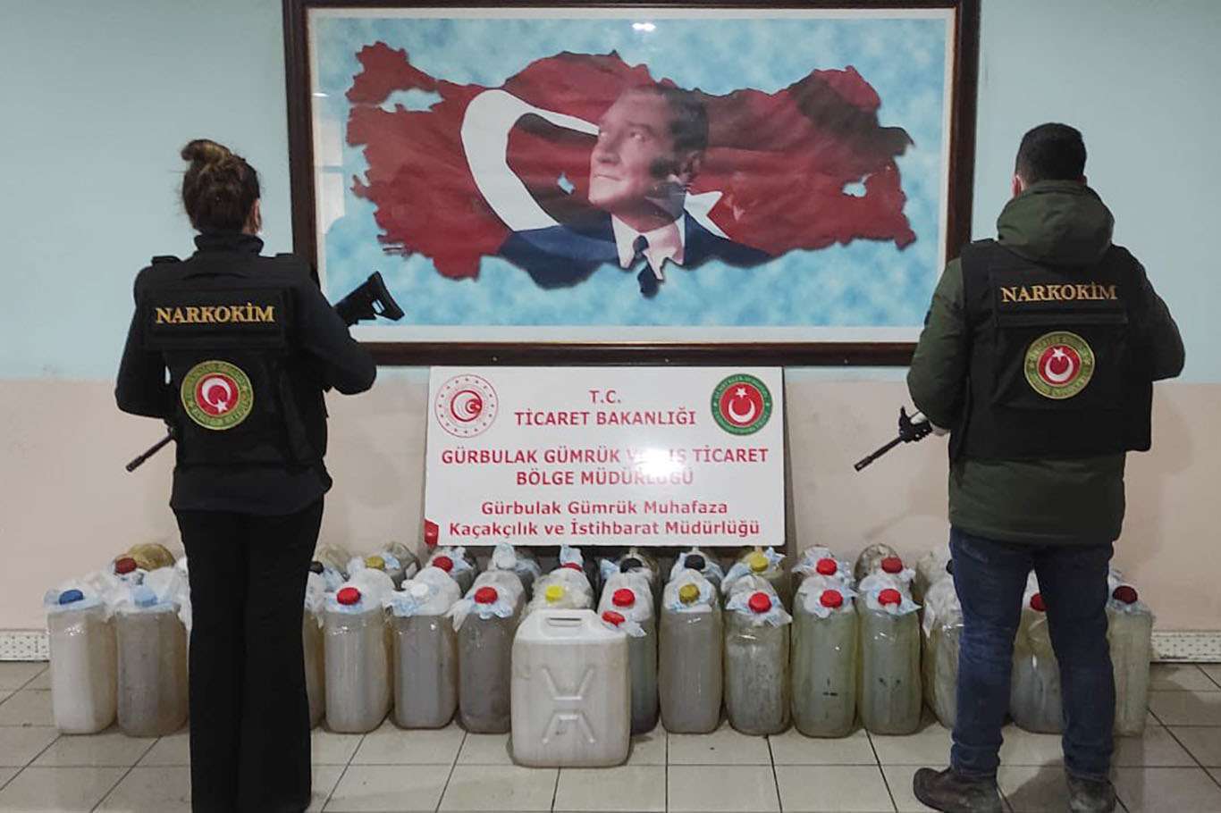 Sınır kapısında yüklü miktarda metamfetamin ele geçirildi Sınır kapısında yüklü miktarda metamfetamin ele geçirildi